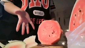 拼多多买鞋吃瓜,一场吃瓜群众的购物狂欢