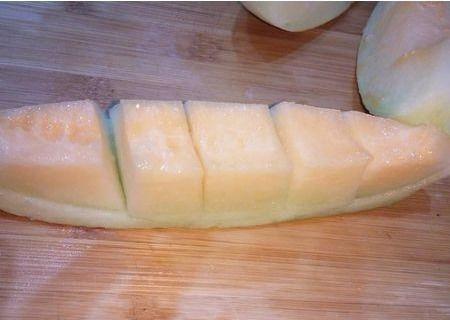 吃小瓜要削皮吗