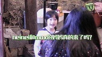 女人带口罩吃瓜